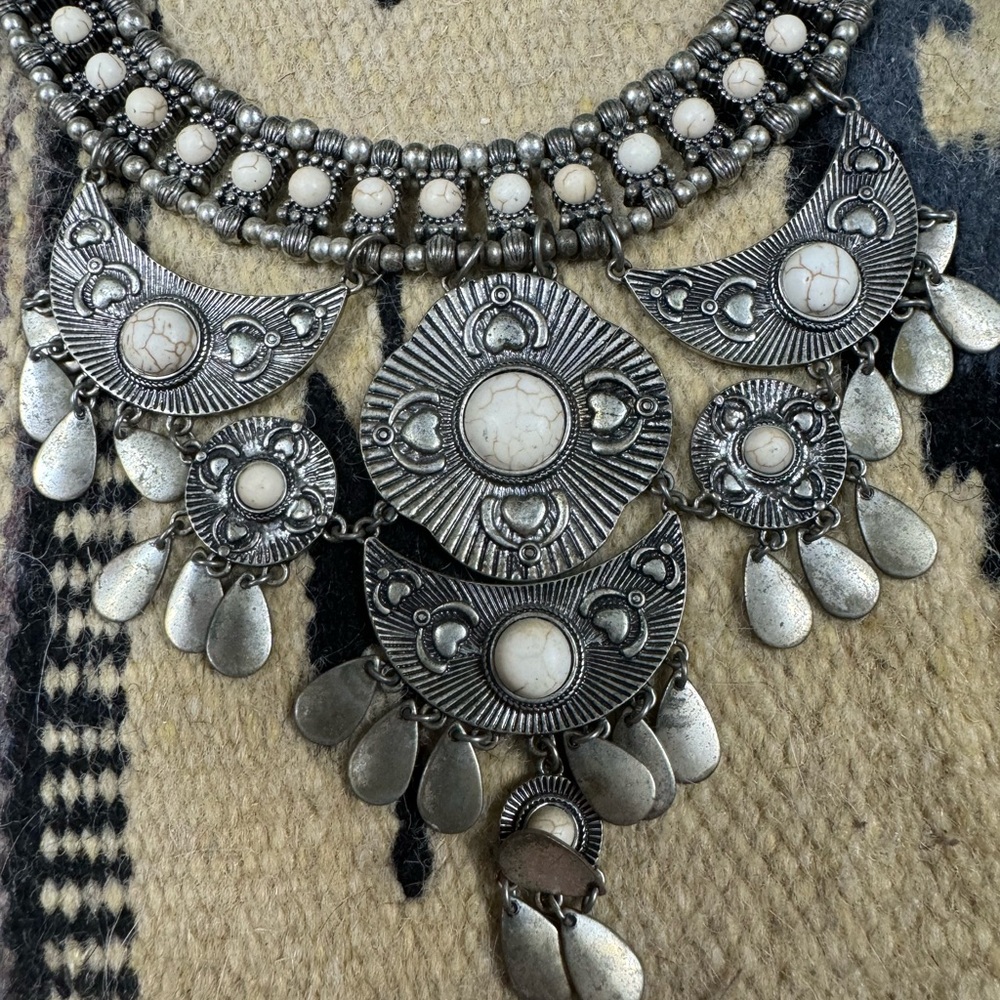 Shyanne brand #cowgirl #boho necklace with matching earrings